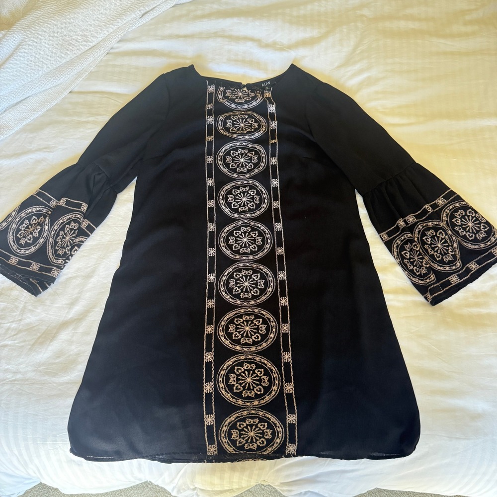 A.U.W. NWOT Embroidered Boho Shift Dress Black Bell Sleeve Women's Medium M
